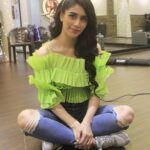 Warina Hussain Instagram - a tired 💤 but happy me after debuting on everyone’s #tiktok accounts 😆get yo belts and chasmas !!! also tag me in stories I wil repost my fav ones 😎 #munnabadnaamhuachallenge