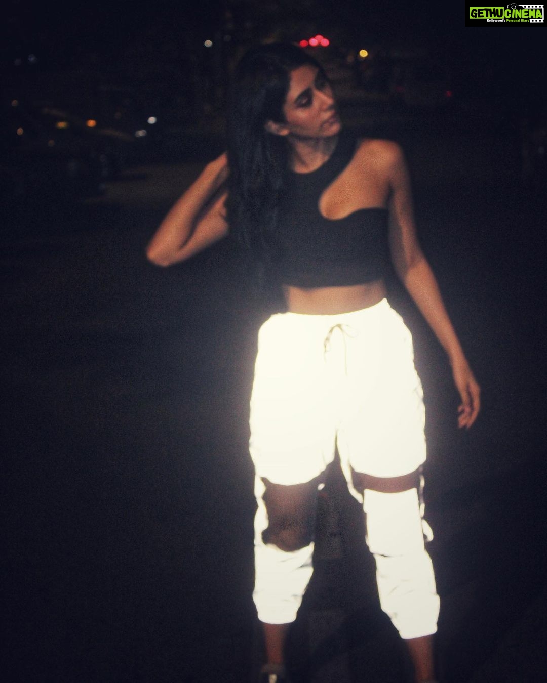 Warina Hussain Instagram - all through the late night 🌃