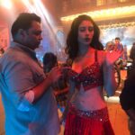 Warina Hussain Instagram - men at the work 🎬✂️🧵 #bts #TeamAshleyRebello 🖤#munnabadnaamhua #dabangg3