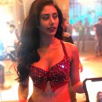 Warina Hussain Instagram - men at the work 🎬✂️🧵 #bts #TeamAshleyRebello 🖤#munnabadnaamhua #dabangg3