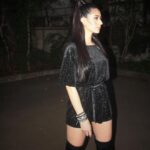 Warina Hussain Instagram - Millennial Munni 👽 on her way to her song launch 🚀 @beingsalmankhan 🖤🖤🖤 #munnabadnaamhua #dabaang3
