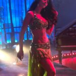 Warina Hussain Instagram - naam uska bhi hua hai jo badnaam hua hai 😎 jo aye hai hum 💃🏻 Munna Badnaam hua hai. .! #dabaang3 #munnabadnaamhua