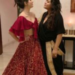 Warina Hussain Instagram - Delhi mein Diwali ♥️ I still can’t get over lal mirch naan n nalli nahaari 🤤 and oh Party isn’t complete till I make u dance on tunak tunak tun da da da 😆 moonlight ! great job with decorations I’m a proud sister 😛😘@chandninath_israni
