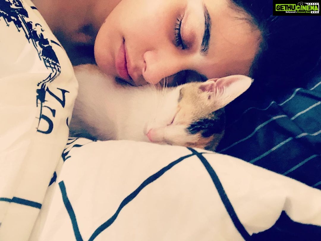 Warina Hussain Instagram - 🌅 #candid 😹