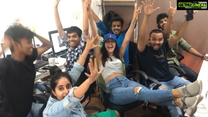 Warina Hussain Instagram - Team #worryna ! Mumbai, Maharashtra
