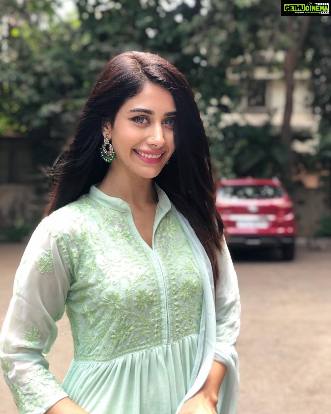 Warina Hussain - 256.5K Likes - Eid Mubarak 🌙💫✨