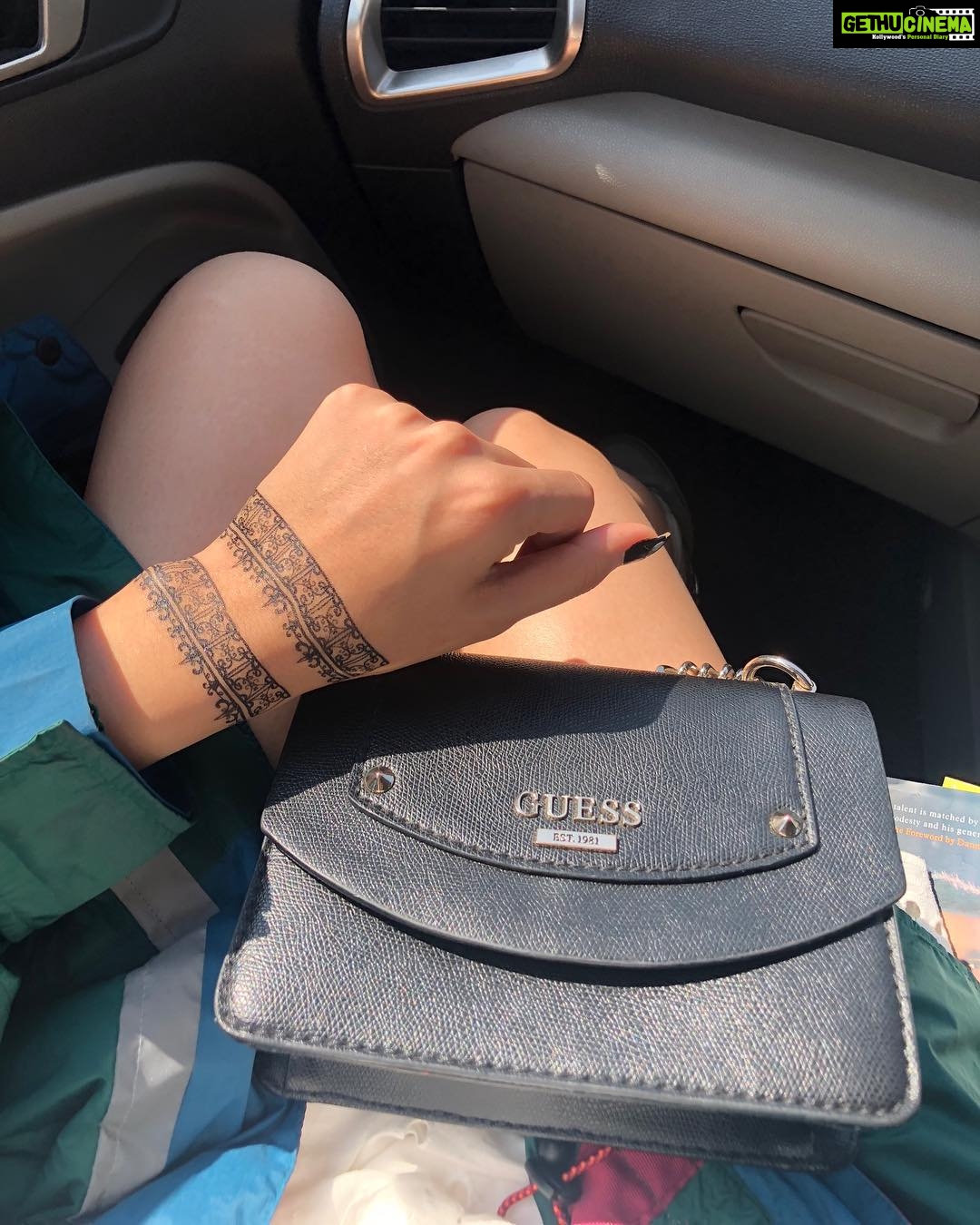 Warina Hussain Instagram - Should i get a new tattoo ? Will I be alive after I tell my mum about it !?? 👽