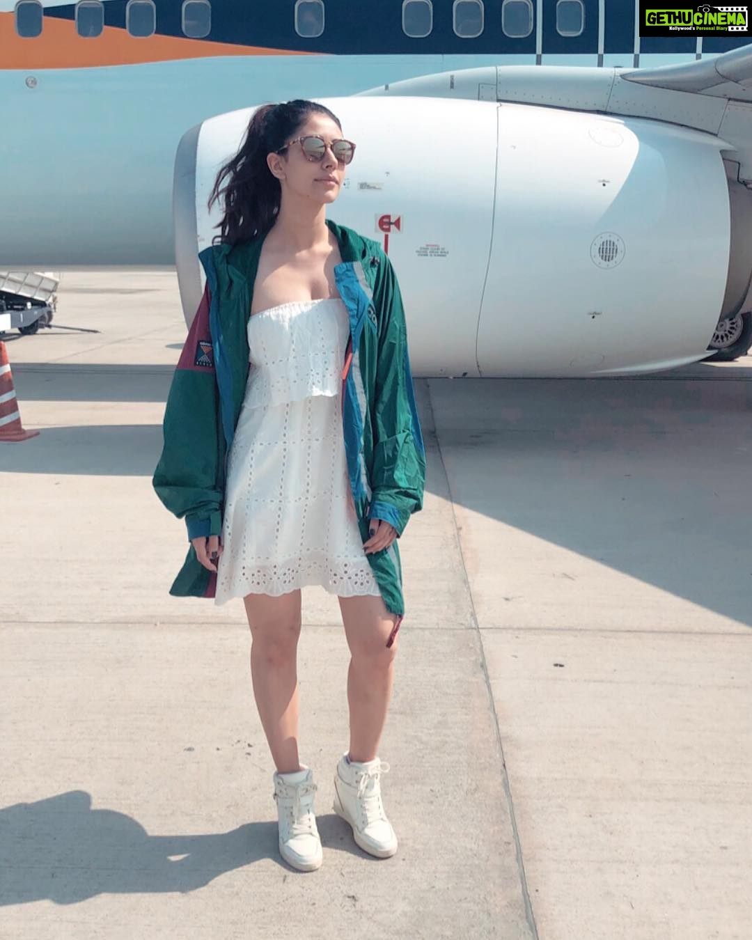 Warina Hussain - 244.3K Likes - #throwbackthursday when u have no idea why ur posing in front of an aircraft 😎🤣.. do u guys also have such pics !?
