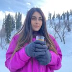 Warina Hussain Instagram – No, I’m not drinking this right now; it’s just an old picture…. I’m glad you’re one in a million, my dear bimbo! Otherwise, life would have been a fall from the Garden of Eden. For the kids who didn’t get yesterday’s #throwback Gulmarg