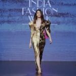 Warina Hussain Instagram - Showstopper👠@nikhitatandon #LMIFW #labelnikhita @thefdci #EveryDropCounts