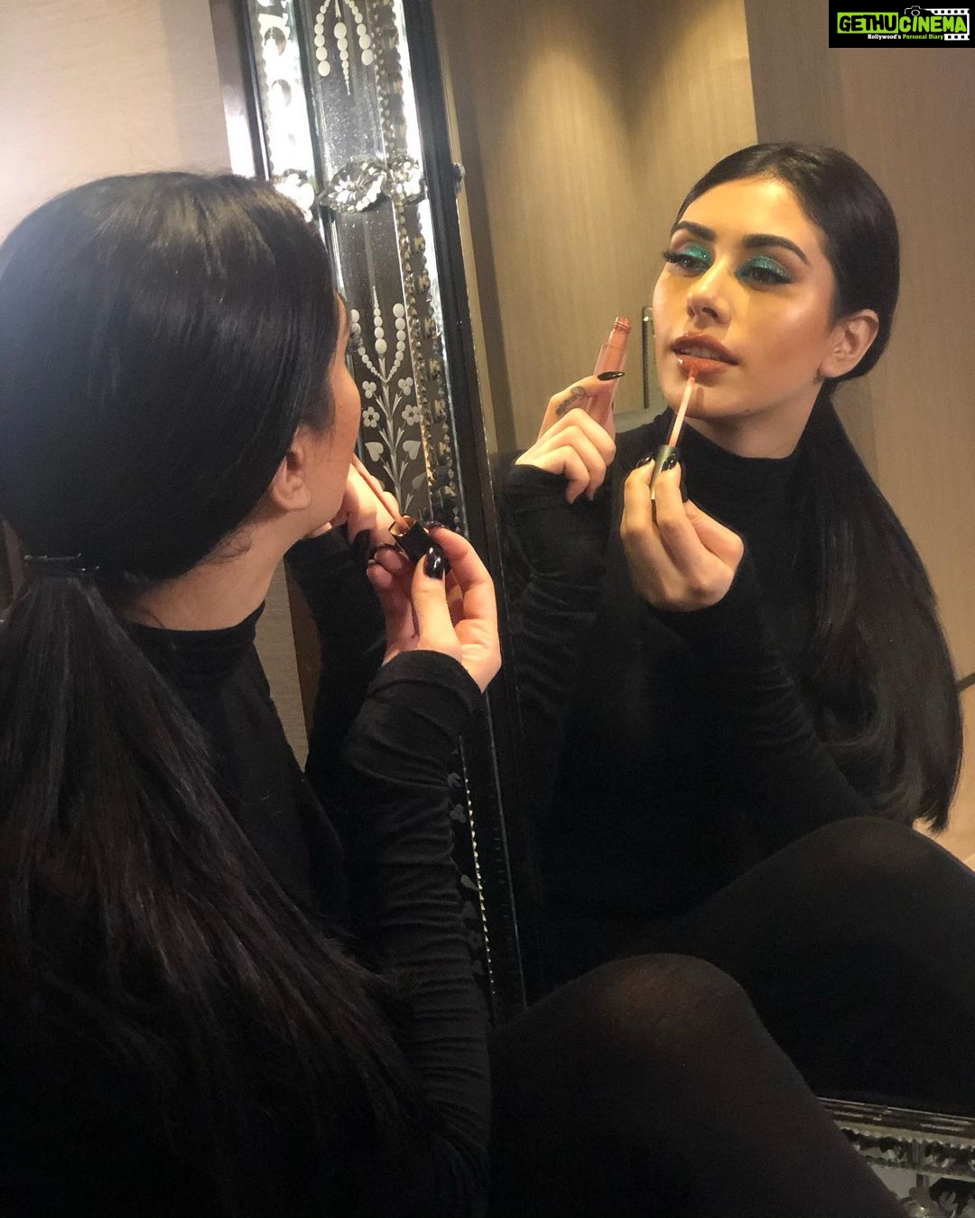 Warina Hussain Instagram - Mirror Mirror on the wall, Let me be me - F$$k’em all !