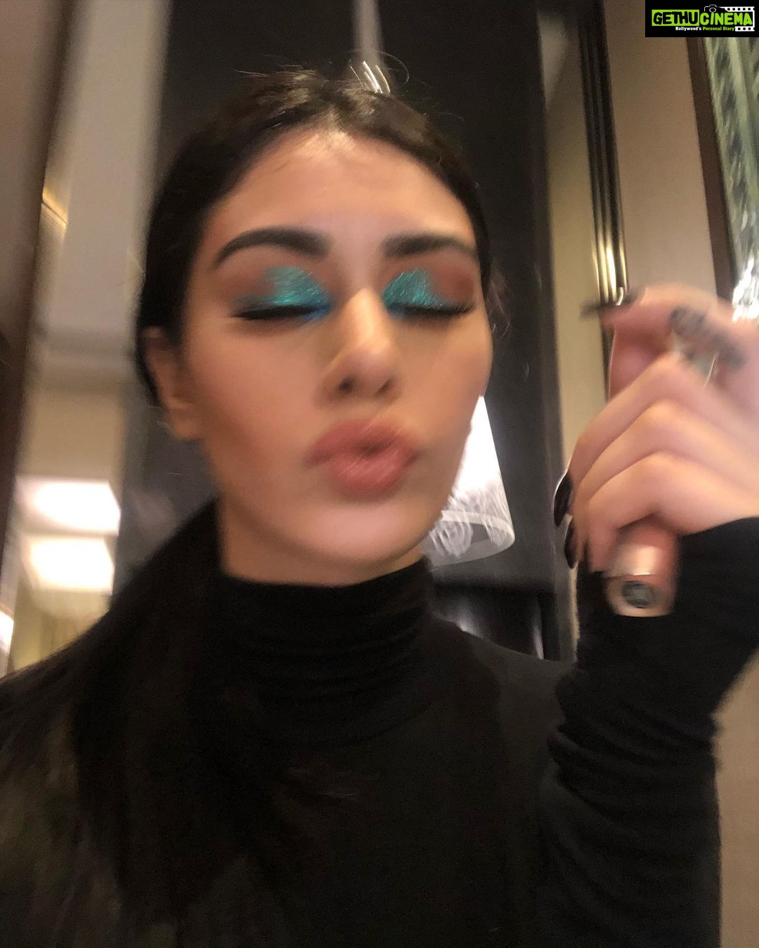 Warina Hussain Instagram - Mirror Mirror on the wall, Let me be me - F$$k’em all !
