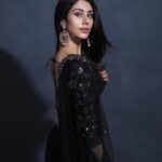 Warina Hussain Instagram - Chand wala vibe 🖤 Outfit by @abhinavmishra_ Jewellery by @curiocottagejewelry Shoes by @fleurfusion Styled by @shru_birla Assisted by @muskaan_sayed8