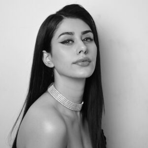Warina Hussain Instagram - 🖤
