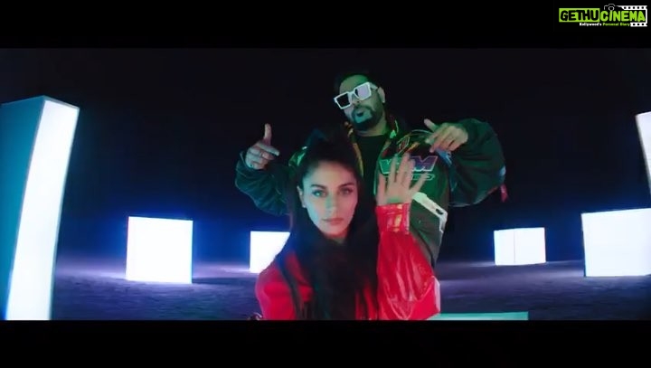 Warina Hussain Instagram - She move it like OUT NOW !! @badboyshah @arvindrkhaira @sonymusicindia @sonymusic_north