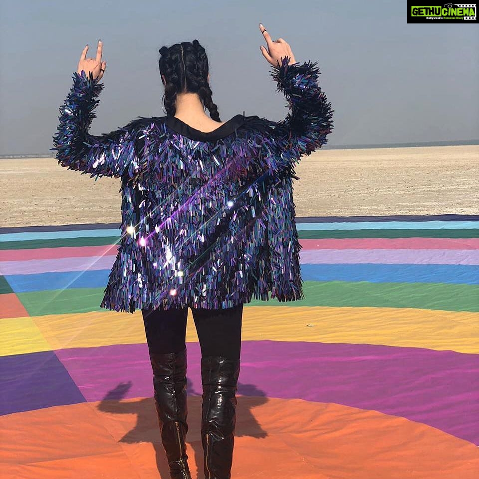 Warina Hussain Instagram - Droppin Tomorrow π§Ώπ #shemoveitlike @badboyshah @arvindrkhaira @sonymusicindia @sonymusic_north