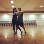 Warina Hussain Instagram - Aaj Saturday hai #akhladjaave hojaye ?! 💃🏻 #throwback #reharsal