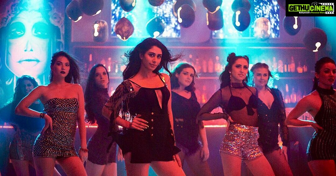 Warina Hussain Instagram - Itβs #AkhLadJaave wala Saturday night! ππ₯