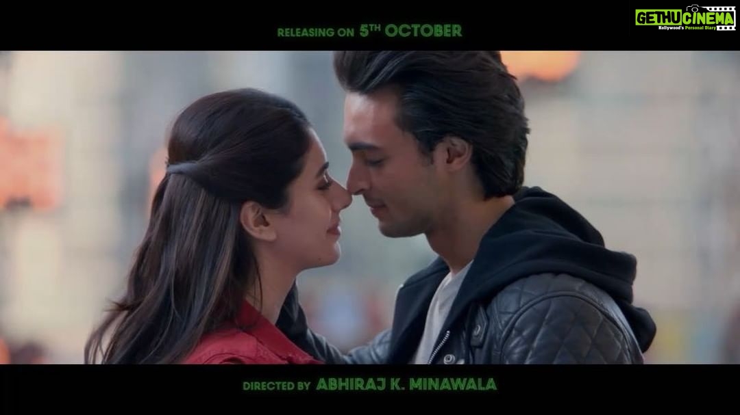 Warina Hussain Instagram - You gonna love it guys, we had a blast shooting it… Groove to the #Loveratri’s #Chogada, song out now! #LoveTakesOver Link in the bio! @beingsalmankhan @skfilmsofficial @aaysharma @abhiraj88 @djchetas @dj.lijo @darshanravaldz @tseries.official