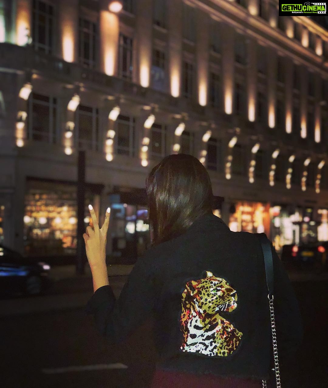 Warina Hussain Instagram - Peace out #london