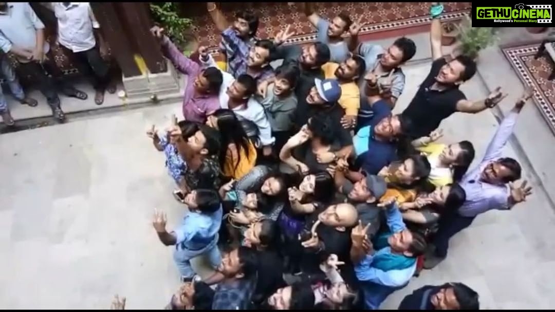 Warina Hussain Instagram - And that's a wrap! Doing it how's it's supposed to be done! 💞 #loveratri #gujarat @skfilmsofficial @abhiraj88 @aaysharma @ameetdhanwani Ahmedabad, India
