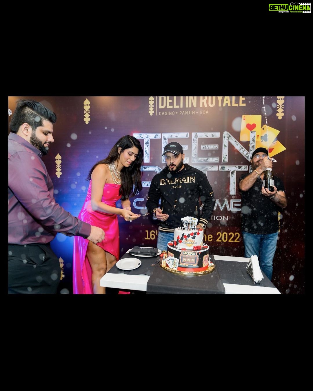 Warina Hussain Instagram - @Deltin_Life & @Asija_kush , Thank you for a dazzling evening full of games, revelry and bling! It was great to be a part of the Teen Patti - Diamond Edition , onboard Deltin Royale. Check it out! M&H π @dynamitepikachu styled by @sakshiichopra Jewellery @itee.jewellery @minerali_store Deltin Royale Casino