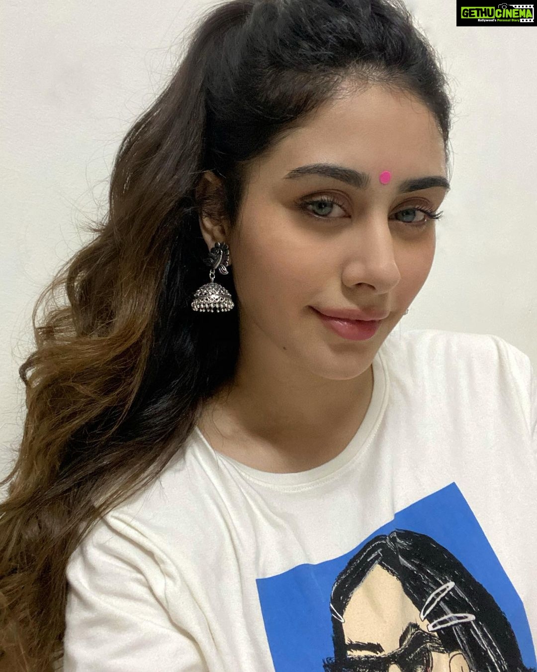 Warina Hussain Instagram - happy holi earthlings 🤍 - Gethu Cinema Warina Hussain Instagram - happy holi earthlings 🤍 - Gethu Cinema