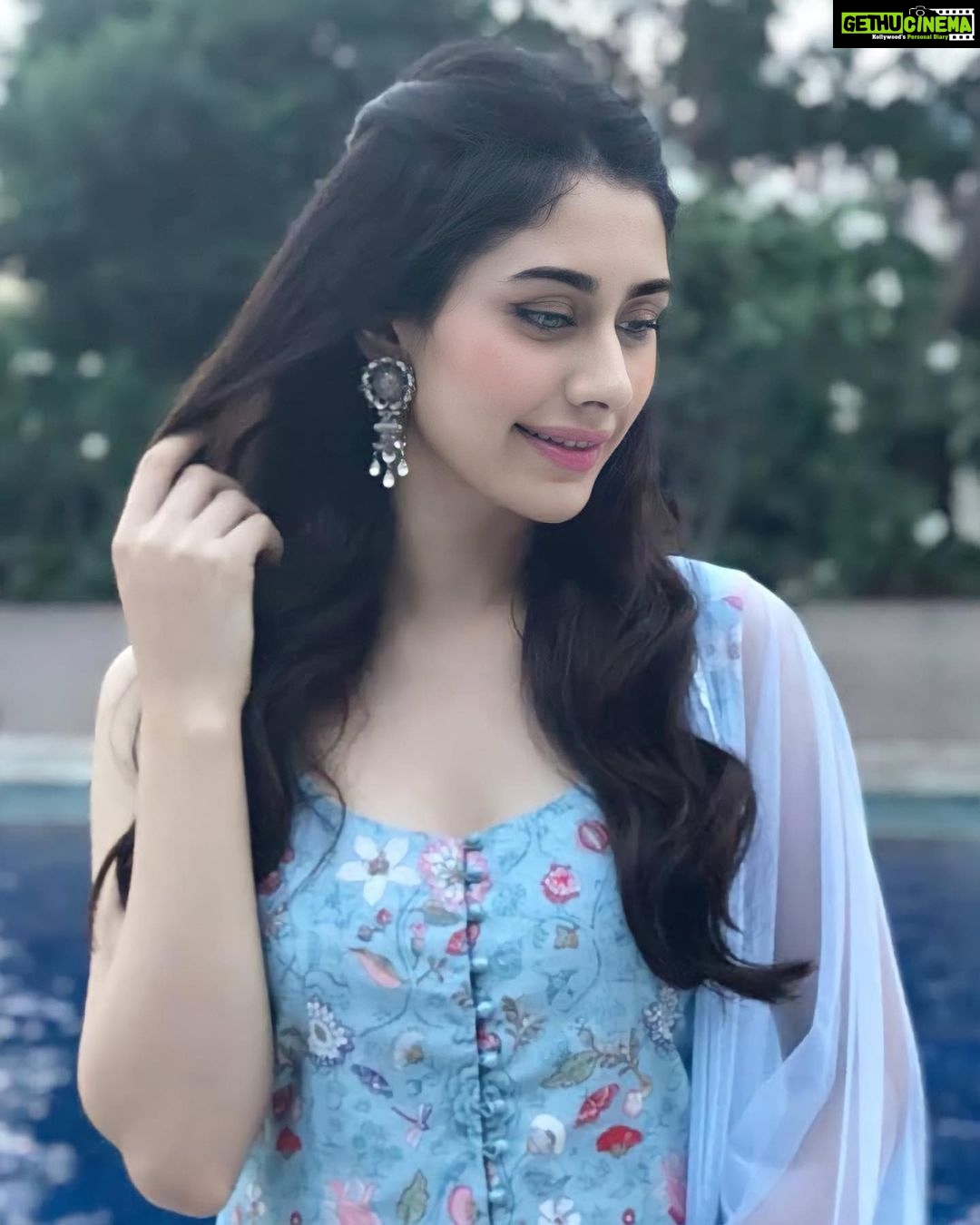 Warina Hussain - 233.8K Likes - that desi feeling! 🧏🏼♀️