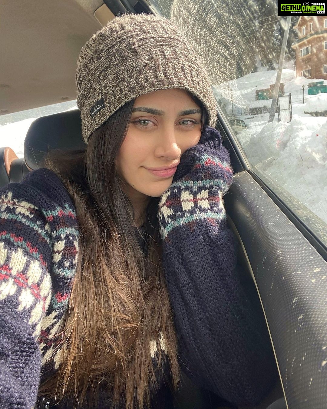 Warina Hussain - 217.2K Likes - and I said to myself: “ What a wonderful world”. ☺️💋