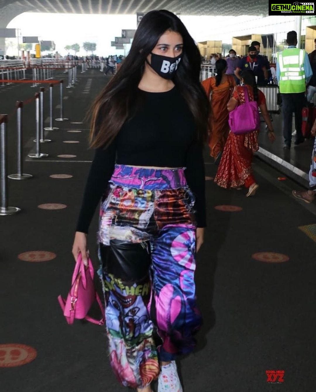 Warina Hussain - 216.8K Likes - #BOY 🏃🏻✈️🧭
.
📸 @socialnewsxyz
👖@crysanthoux