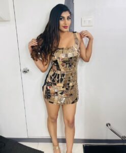 Yaashika Aanand Instagram - Choose your fav ☺️🔱 #swipeleft 
Hope u enjoyed the song #mosalomosalu