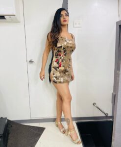 Yaashika Aanand Instagram - Choose your fav ☺️🔱 #swipeleft 
Hope u enjoyed the song #mosalomosalu