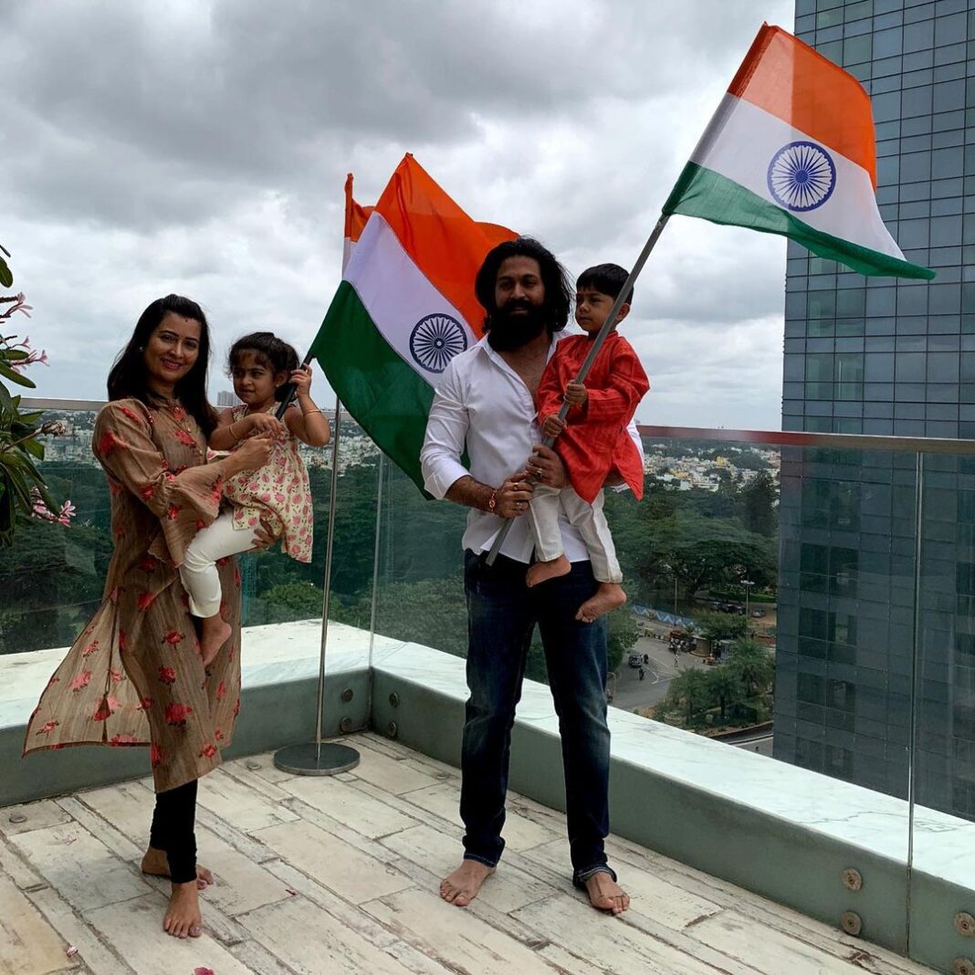 Yash Instagram - ಪಸರಿಸಲಿ ವಿಶ್ವಕ್ಕೆಲ್ಲಾ ಭಾರತದ ತ್ರಿವರ್ಣ ಧ್ವಜದ ಹಿರಿಮೆ ಪ್ರತಿಯೊಬ್ಬ ಭಾರತೀಯ ಹೆಮ್ಮೆಯಿಂದ ಹೇಳುವ 'ಜೈ ಹಿಂದ್' 🇮🇳 ಎಲ್ಲರಿಗೂ 76 ನೇ ಸ್ವಾತಂತ್ರ್ಯ ದಿನಾಚರಣೆಯ ಹಾಗೂ ಅಮೃತ ಮಹೋತ್ಸವದ ಶುಭಾಶಯಗಳು The unparalleled pride of watching our Tiranga - the embodiment of courage, truth, and progress - Soar High 🇮🇳 Here's wishing all my fellow Indians a Happy 76th Independence Day.