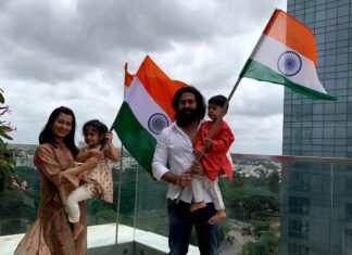 Yash Instagram - ಪಸರಿಸಲಿ ವಿಶ್ವಕ್ಕೆಲ್ಲಾ ಭಾರತದ ತ್ರಿವರ್ಣ ಧ್ವಜದ ಹಿರಿಮೆ ಪ್ರತಿಯೊಬ್ಬ ಭಾರತೀಯ ಹೆಮ್ಮೆಯಿಂದ ಹೇಳುವ 'ಜೈ ಹಿಂದ್' 🇮🇳 ಎಲ್ಲರಿಗೂ 76 ನೇ ಸ್ವಾತಂತ್ರ್ಯ ದಿನಾಚರಣೆಯ ಹಾಗೂ ಅಮೃತ ಮಹೋತ್ಸವದ ಶುಭಾಶಯಗಳು The unparalleled pride of watching our Tiranga - the embodiment of courage, truth, and progress - Soar High 🇮🇳 Here's wishing all my fellow Indians a Happy 76th Independence Day.