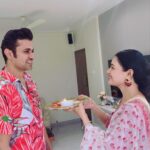 Yuvika Chaudhary Instagram – Happy Rakhi @aakashaparnatomar ❤️❤️ @livelife.enjoylife  @vishwastomarbjp  #rahul  @omi1187