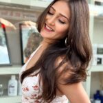 Kritika Sharma, smile, bollywood young actress