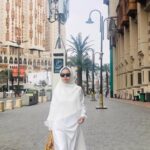 Aaron Aziz Instagram - Masya Allah Tabarakallah I was looking at my 2019 Umrah Pics and i didnt realise that its been 4 years ive been producing this Khimar Organza. White umrah set has always been the best selling one and it is still! Alhamdulilah I want to thank everyone for the support this one week. Navy Blue and Rose Pink is Out of Stock but we have increased our production for black and white hoping to cater to eveyone Insya Allah Try our Umrah set for your upcoming umrah ok? May Allah swt invite all of us to perform umrah Ameen @diyanahalikcom www.diyanahalik.com www.diyanahalik.sg