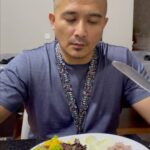 Aaron Aziz Instagram – Masya Allah Tabarakallah

Tak senang nak jadi manager bila artiste tengah diet. 24jam kita kena selalu ingatkan this cannot that cannot. Lepas tu one fine day artiste kita botakkan rambut. Muka budak nakal adoi. Bila dia marah ngan rambut botak tu mukaaaaa diaaaaaaa scaryyyy! Suffer semua demi @syamsulyusoffilm k 

Tapi nasib baik la ada trainer yg pantau every day kasi menu hahahah padan muka! @saifulmerican 

By the way apa makna lagu ni. Pika pun tak Faham 🤣