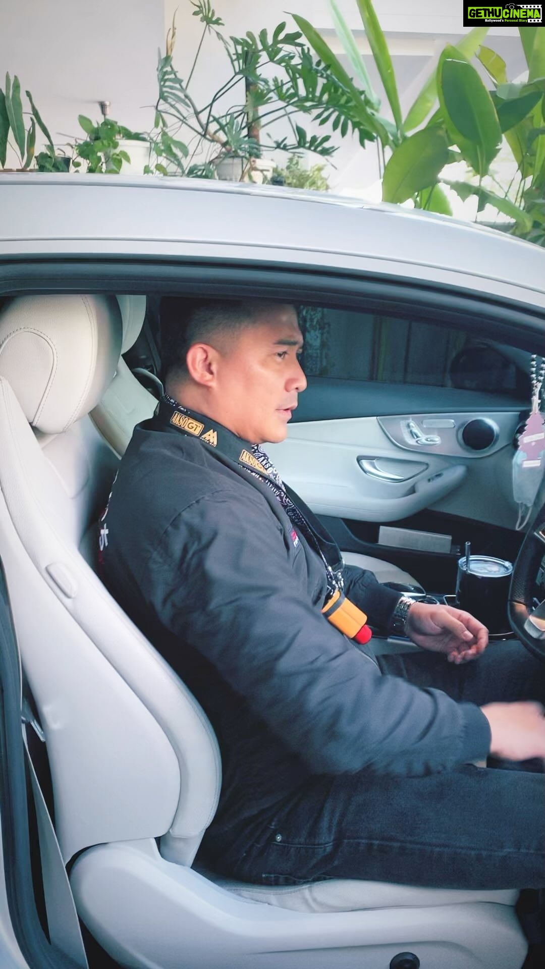 Aaron Aziz Instagram - I cepat lupa ke duit I hilang????? Hmmm she knows la… nasib Baik sayang. @officialaksomalaysia @wearehombremy #AksoGT3500 #AksoHavana @vng_distro