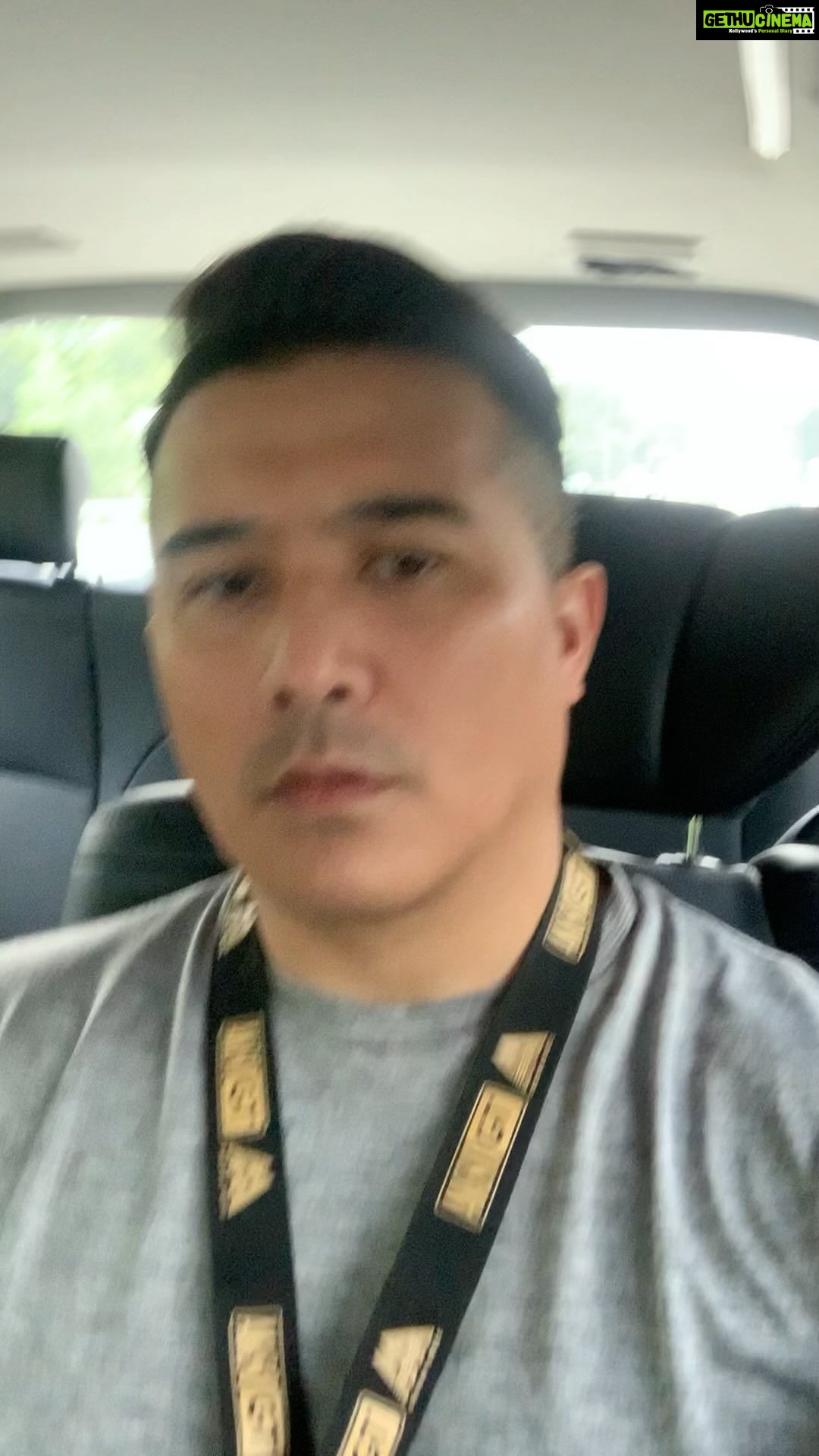 Aaron Aziz Instagram - Yup she knows, I know do you? Belum try lagi kan? Belum try Belum tahu ler…. @officialaksomalaysia @vng_distro #TheVapeDon #AksoHavana