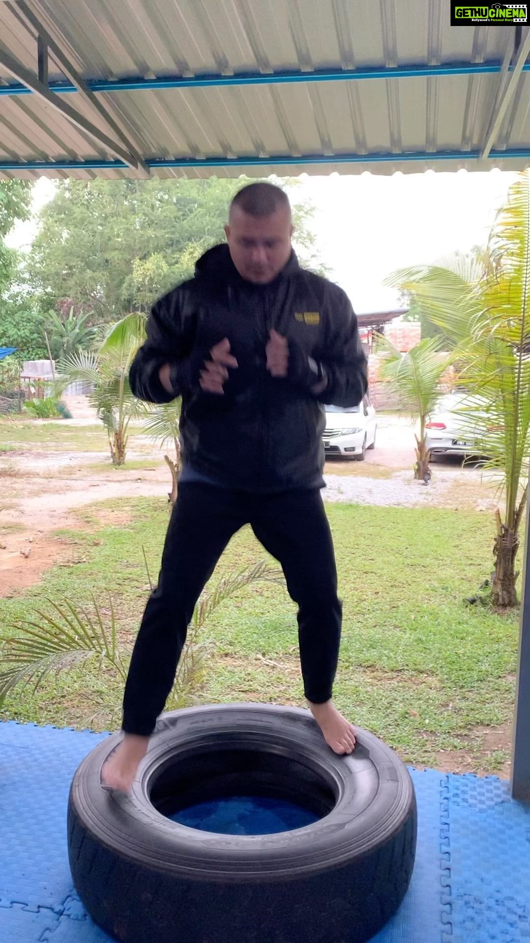 Aaron Aziz Instagram - For you @syamsulyusoffilm #OriginalGansgsters