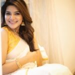 Aathmika Instagram – Happy lil thing ⛅️

@athmika_sumithran @dhannumakeupartist @arunprasath_photography @aarvee.chennai