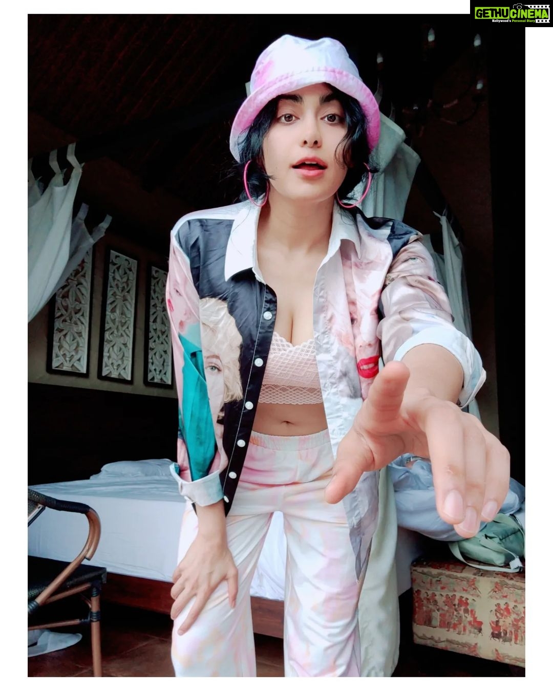 Adah Sharma Instagram - Do you have MainDUCK Energy ?SWIPE Because मेंडक एनर्जी > main character energy 😎🤭😅 #AdahKiSalaa #100YearsOfAdahSharma #adahsharma #frogsofinstagram #frogs