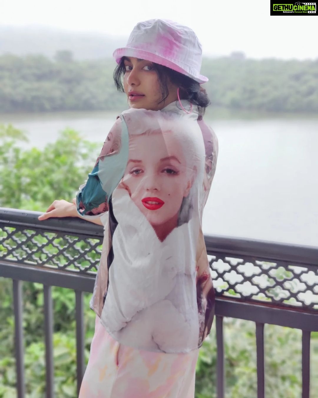Adah Sharma Instagram - D̶i̶a̶m̶o̶n̶d̶s̶ Duckies are a girls best friend 😅🤪 SWIPE to see them complain #WhatTheDuck . . P.S. FULL video out on #StarKidRadhaSharma s page @adah_ki_radha #100YearsOfAdahSharma #adahsharma #ducks #ducksofinstagram