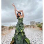 Adah Sharma Instagram - Always a Head of my time 👻🐒 happy Halloween a little a head of time also 🤡 also meet my twin #100YearsOfAdahSharma #adahsharma #TheSunAndMe #PlantsNeedTheSunAndTheLastPicIsMyInspiration