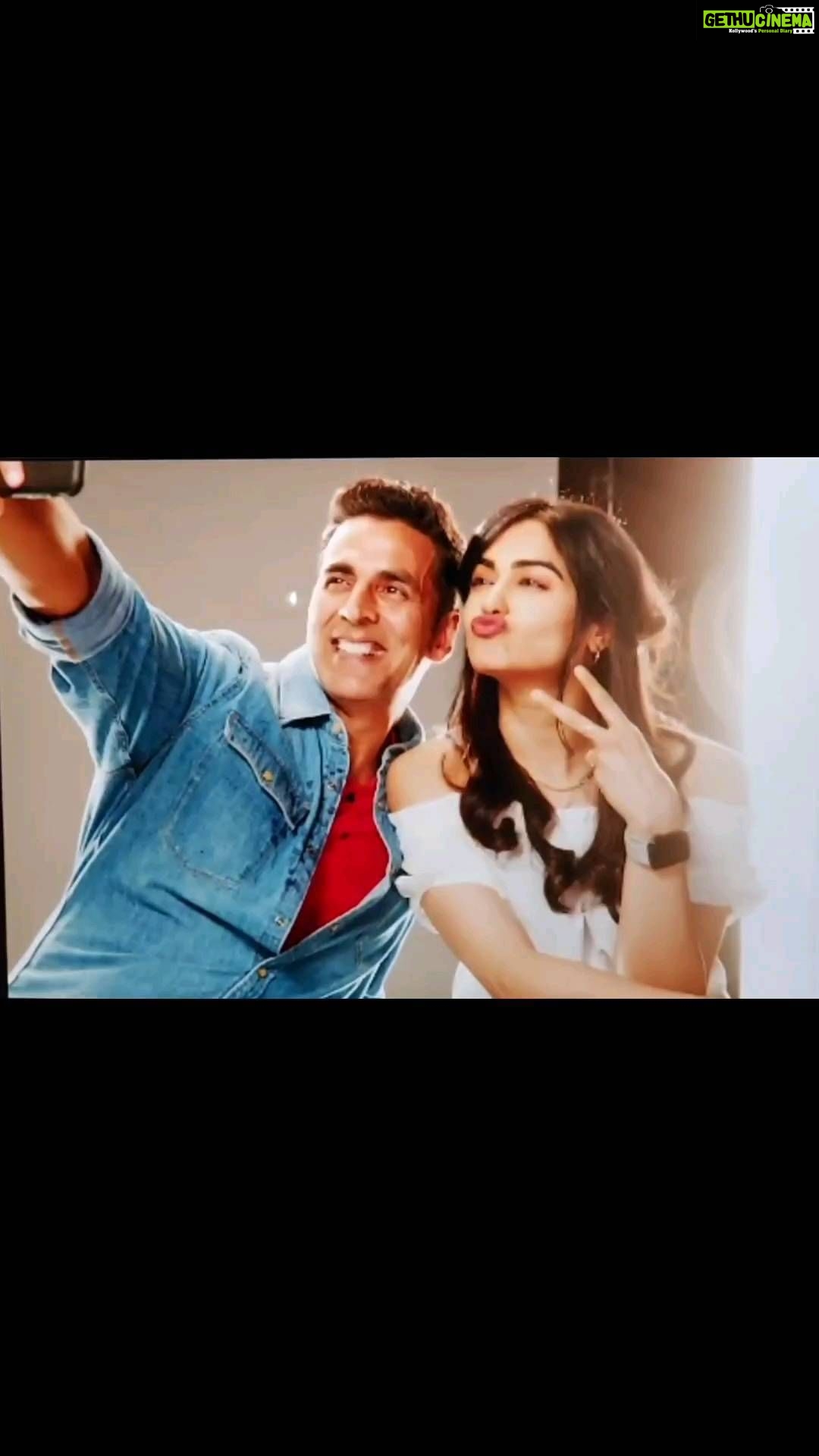 Adah Sharma Instagram - Happy Birthday @akshaykumar from the Gorilla and me 🦍🐒🎉 and best wishes on behalf of the Ape community worldwide