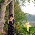 Adah Sharma Instagram - Kissi roz tumse, Mulaquaat hogi❤🍃🍂 #happyjanmashtami #janmashtami . . . Watch the full video .ignore my fashion choices . The large sneakers with salwar kameez ...it was verrrry cold 🤓😁 #100YearsOfAdahSharma #adahsharma