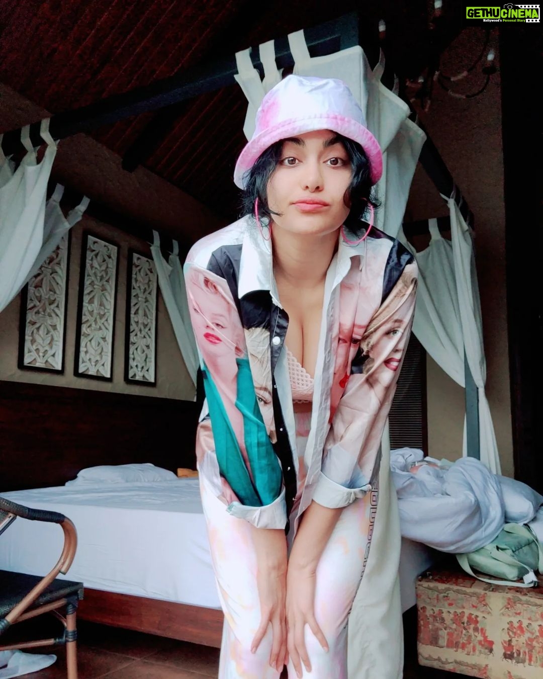 Adah Sharma Instagram - Do you have MainDUCK Energy ?SWIPE Because मेंडक एनर्जी > main character energy 😎🤭😅 #AdahKiSalaa #100YearsOfAdahSharma #adahsharma #frogsofinstagram #frogs