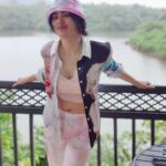 Adah Sharma Instagram - D̶i̶a̶m̶o̶n̶d̶s̶ Duckies are a girls best friend 😅🤪 SWIPE to see them complain #WhatTheDuck . . P.S. FULL video out on #StarKidRadhaSharma s page @adah_ki_radha #100YearsOfAdahSharma #adahsharma #ducks #ducksofinstagram