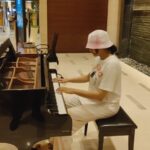 Adah Sharma Instagram - Guess the song 🥺 dedicated to ❤️ #MyFavouritesssstestRomanticPianoPiece i moonlight as a pianist in hotel lobbies 😁😁😁 thank u @hyattpune for the piano #ClueInTheBackgroundhehe . . . #100YearsOfAdahSharma #adahsharma